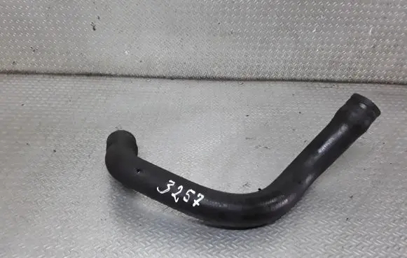 Volkswagen PASSAT B6 Engine coolant pipe/hose