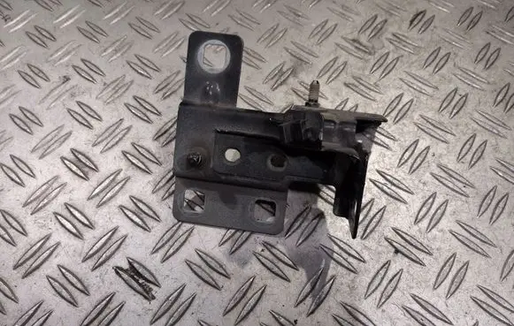 Opel Vivaro Fender mounting bracket 7993R