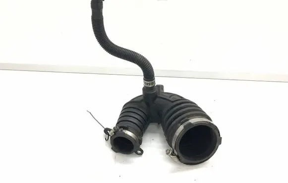 Audi A6 S6 C6 4F Turbo air intake inlet pipe/hose 4F0129615E