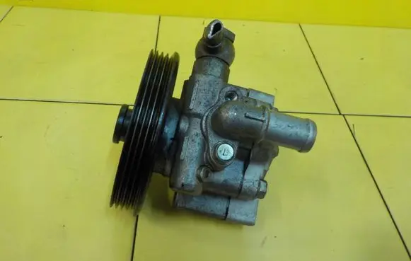 Opel Insignia A Power steering pump 13309333