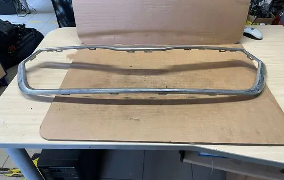 Skoda Octavia Mk4 Front bumper upper radiator grill 5e3853761