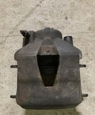 Volkswagen Golf VI Front brake caliper