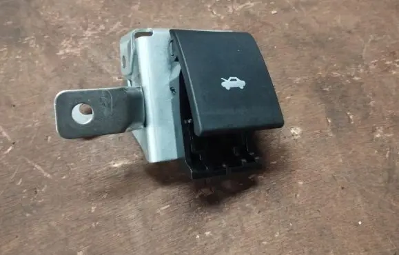 Jeep Renegade Engine bonnet (hood) release handle