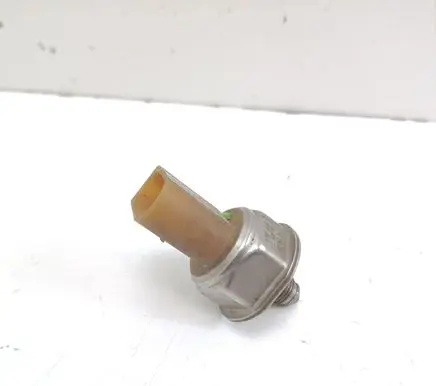 Volkswagen Jetta V Fuel pressure sensor 03C906051H