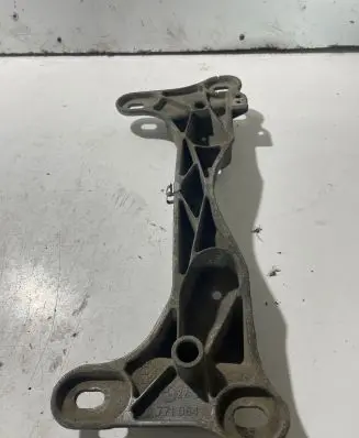 BMW 3 E90 E91 Gearbox mounting bracket 6771064