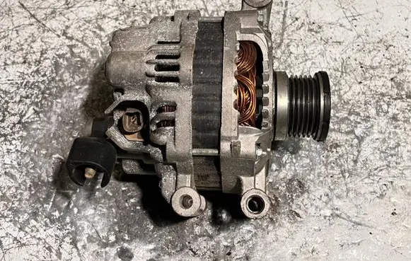 Peugeot 207 Generator/alternator LRA196 12V120A 445605120415