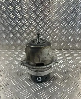 Audi Q7 4L Engine mount bracket 7L8199131F