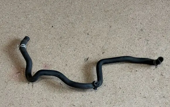 Volvo XC90 Engine coolant pipe/hose 31338391
