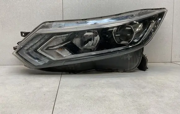 Nissan Qashqai Headlight/headlamp