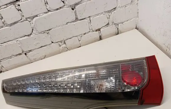 Mitsubishi Grandis Rear/tail lights 22087642