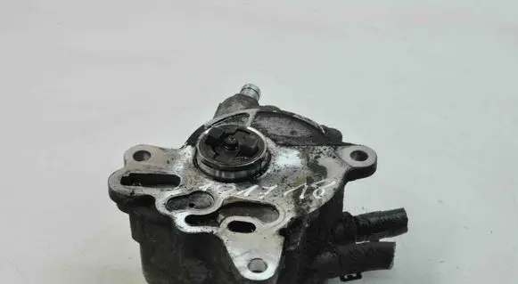 Volkswagen PASSAT B6 Vacuum pump 03G145209C
