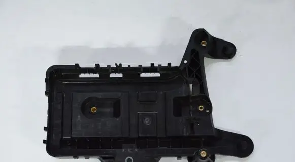 Volkswagen Scirocco Battery tray 1K0915333