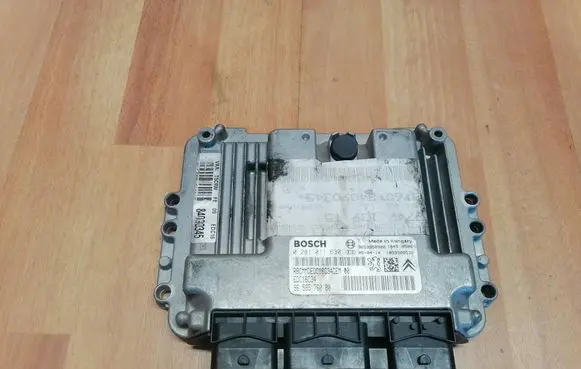Citroen C4 I Engine control unit/module 0281011630 9653958980 9658576080