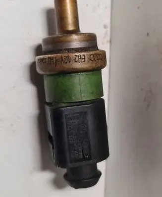 Volkswagen Golf IV Coolant temperature sensor 059919501A 4B0973712