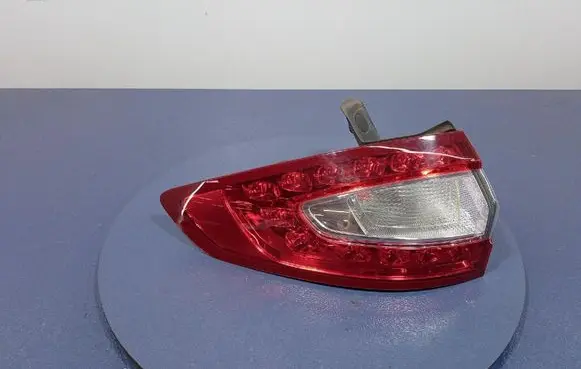 Ford Mondeo MK I Rear/tail lights DS73-13405-CH