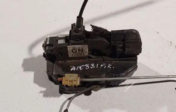 Opel Insignia A Front door lock 