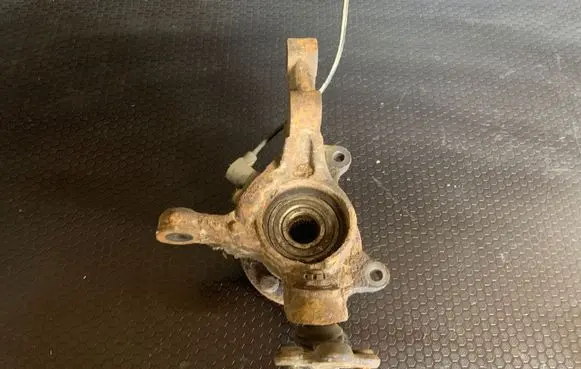 Toyota Corolla Verso AR10 Front wheel hub