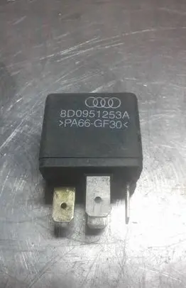Volkswagen PASSAT B6 Other relay 8D0951253A