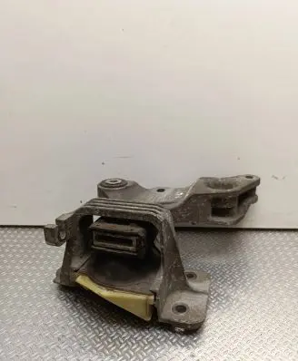 Mercedes-Benz V Class W447 Engine mount bracket A4472410713 26020 326E57