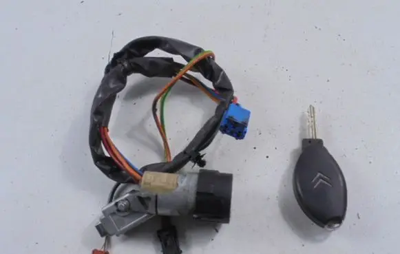 Citroen C5 Ignition lock 9632897680