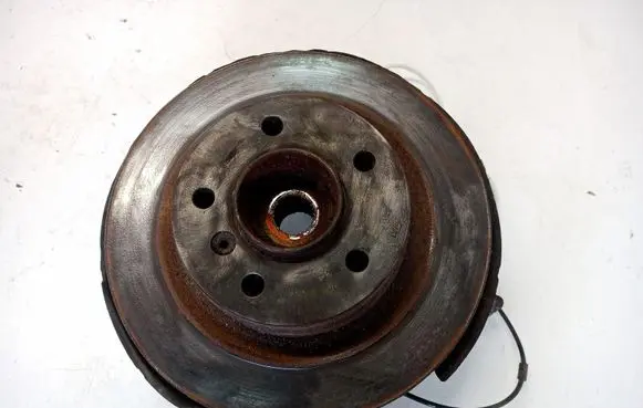 Rear wheel hub