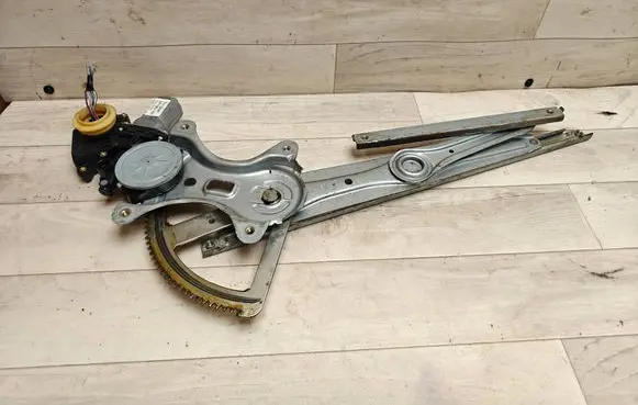 Toyota Corolla Verso E121 Front door window regulator with motor 997250100