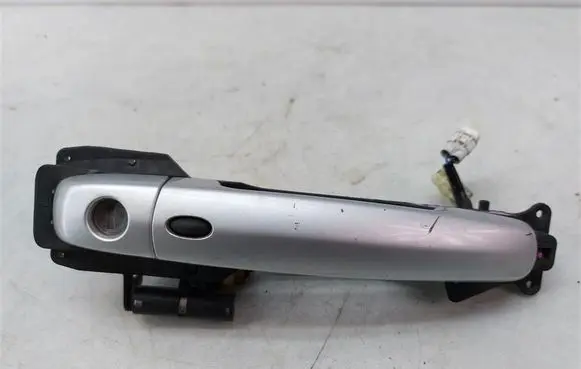 Suzuki SX4 Front door exterior handle 
