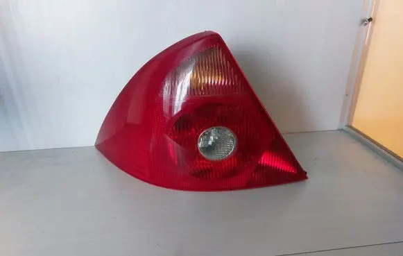 Ford Mondeo Mk III Rear/tail lights 1S7113405A