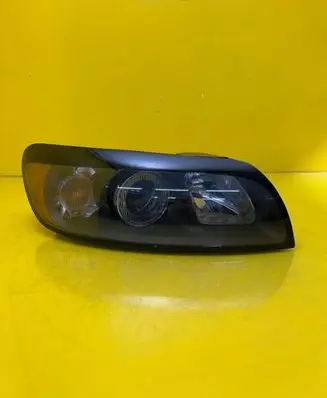 Volvo C30 Headlight/headlamp 30657169