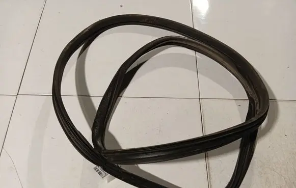 Peugeot 407 Rubber seal front coupe door 