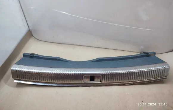 Trunk/boot sill cover protection