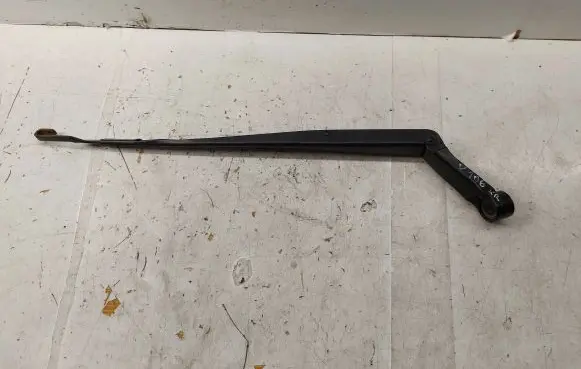 Toyota Verso Front wiper blade arm 852210F030