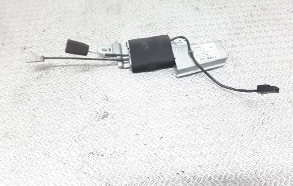 Subaru Forester SF Aerial antenna amplifier