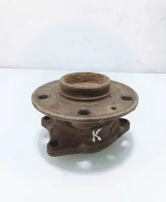Rear wheel hub