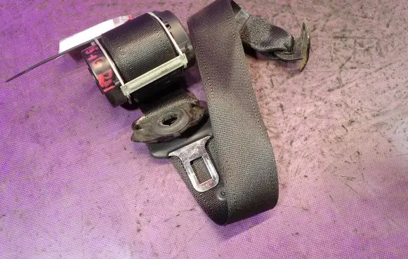 Opel Astra H Front seatbelt 13242324