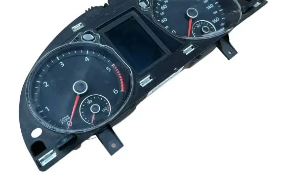 Volkswagen PASSAT B7 Speedometer (instrument cluster) 3aa920970e
