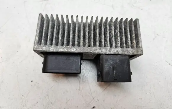 Renault Trafic III (X82) Glow plug pre-heat relay 271206395R