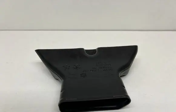 BMW 8 G15 Cabin air duct channel 7435732