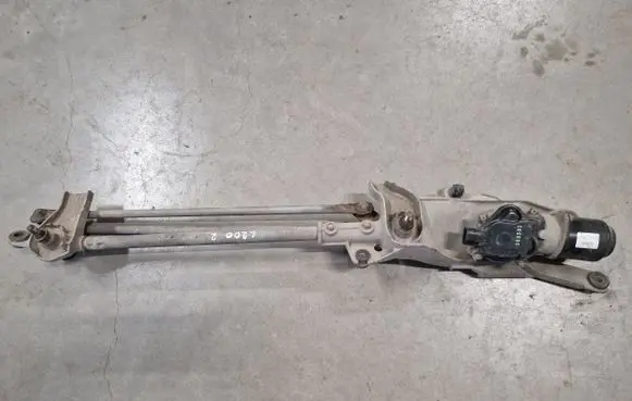 Mitsubishi L200 Front wiper linkage and motor 8250A125 8251A020