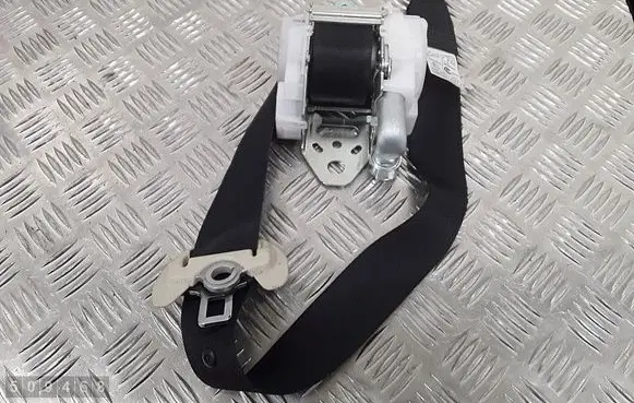Lexus CT 200H Front seatbelt j082501
