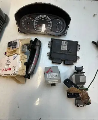 Suzuki Swift I Engine control unit/module 3392072K01 MB1123008262