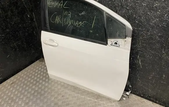 Toyota Yaris Front door 