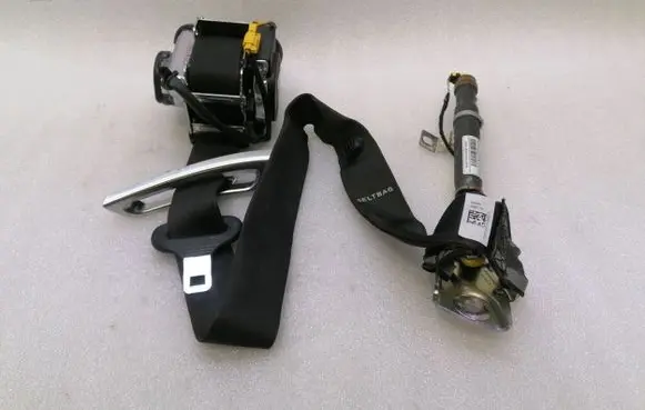 Mercedes-Benz S AMG W222 Third row seat belt A2228601485