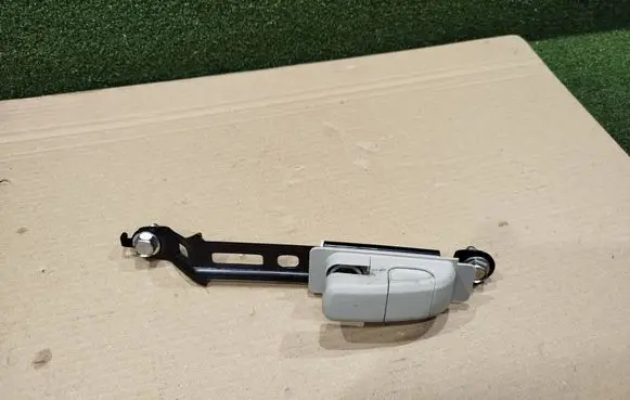 Renault Koleos II Seat belt height adjuster 110461050 11046085