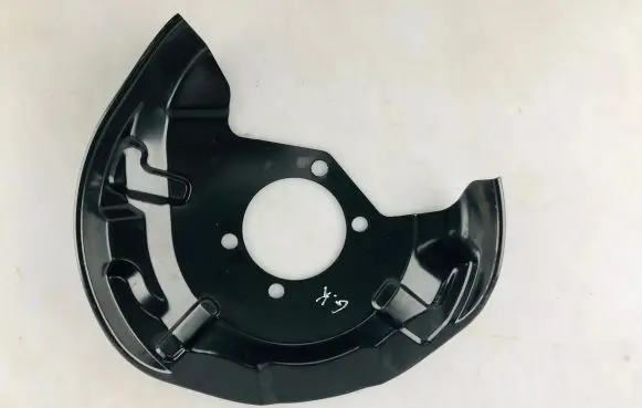 Nissan X-Trail T32 Rear brake disc plate dust cover 