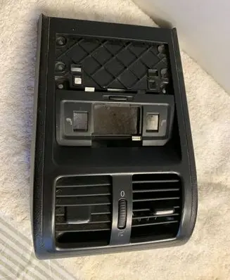 Volkswagen PASSAT B6 Dash center air vent grill 3C0907815