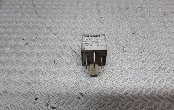 Volkswagen PASSAT B5 Other relay 8D0951253