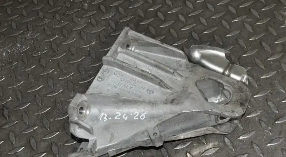 BMW X5 E70 Engine mounting bracket 6790022
