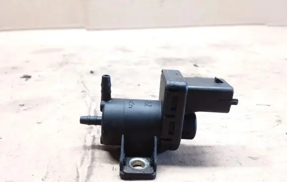 Volvo V70 Valve vacuum 55204916