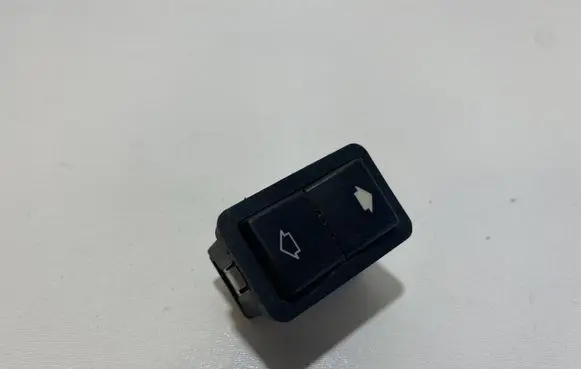 BMW 5 E39 Electric window control switch 8368974